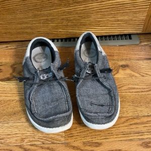 HEY DUDES